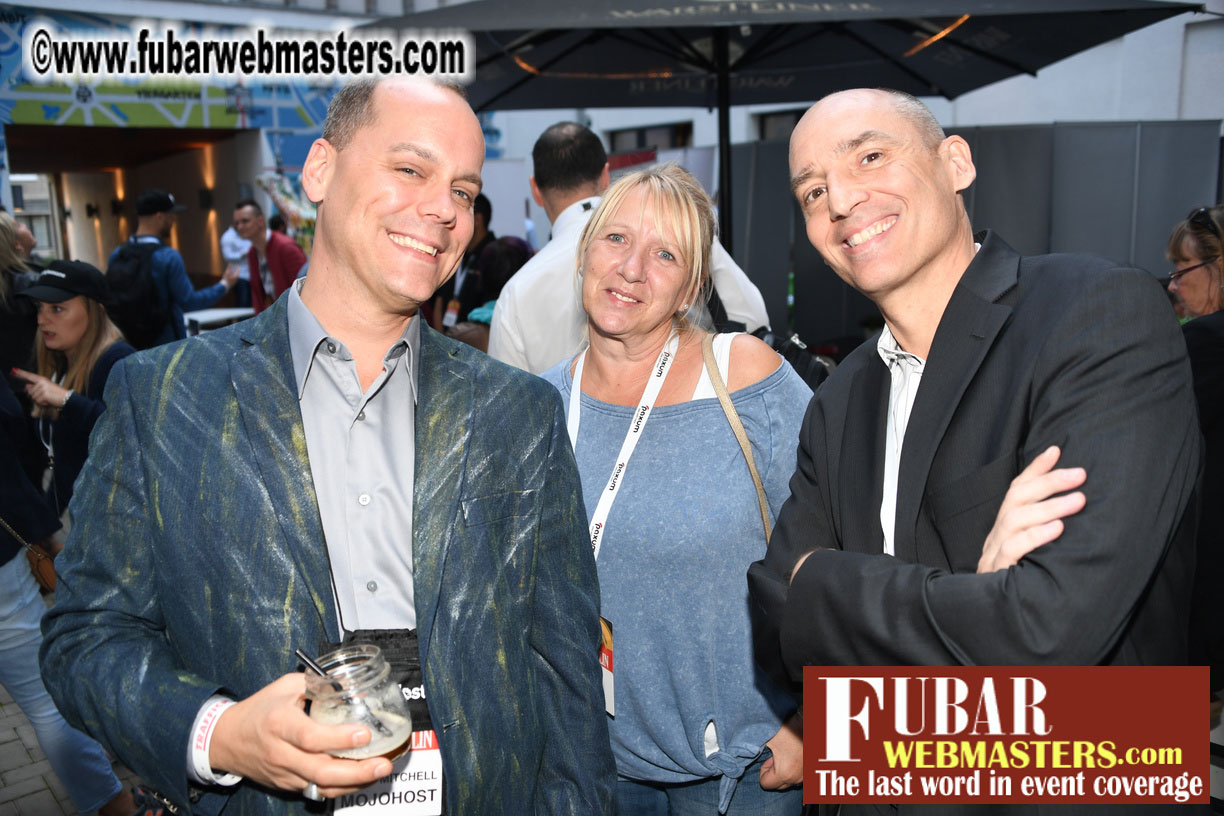 Mix & Meet Happy Hour