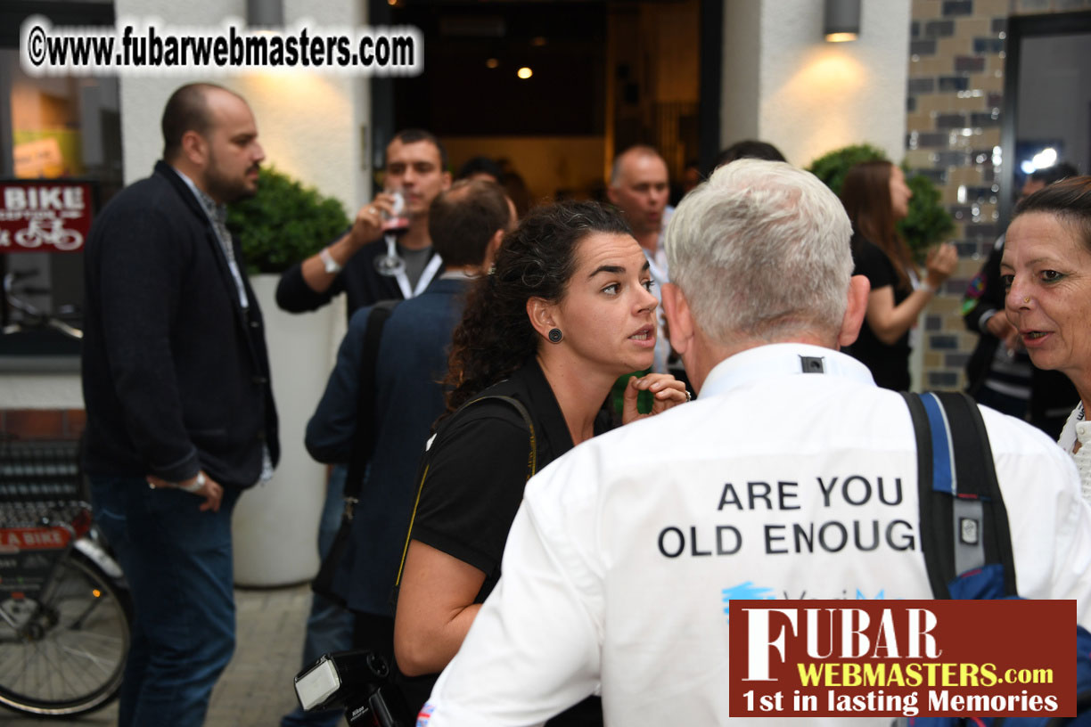 Mix & Meet Happy Hour