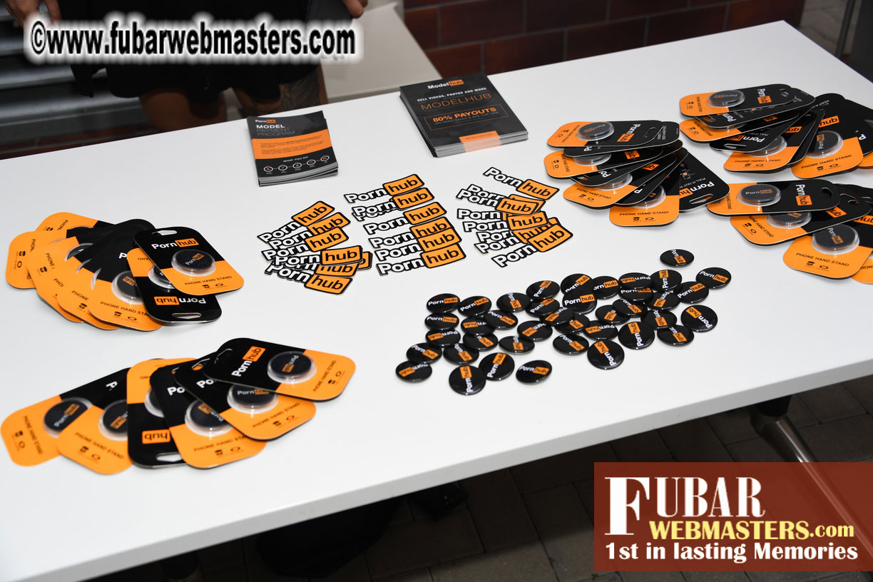 Mix & Meet Happy Hour