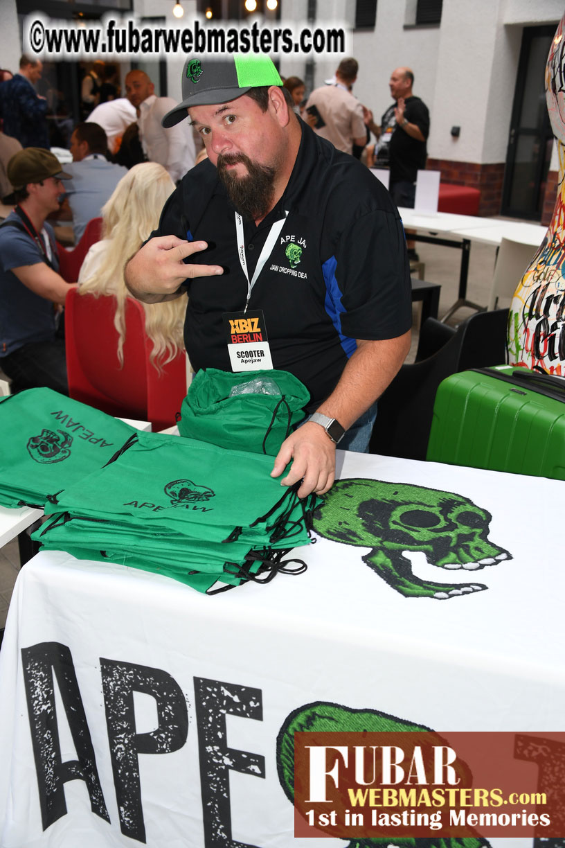 Mix & Meet Happy Hour