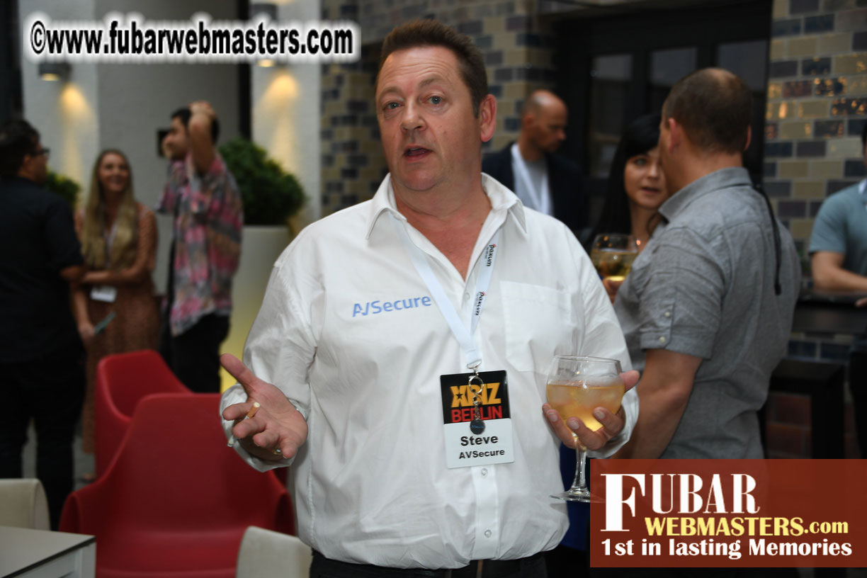 Mix & Meet Happy Hour