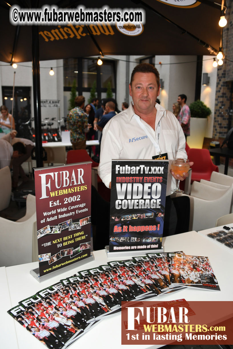 Mix & Meet Happy Hour