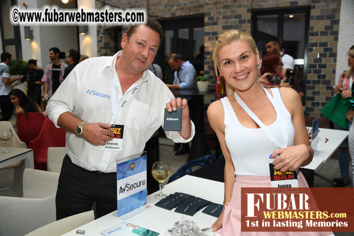 Mix & Meet Happy Hour