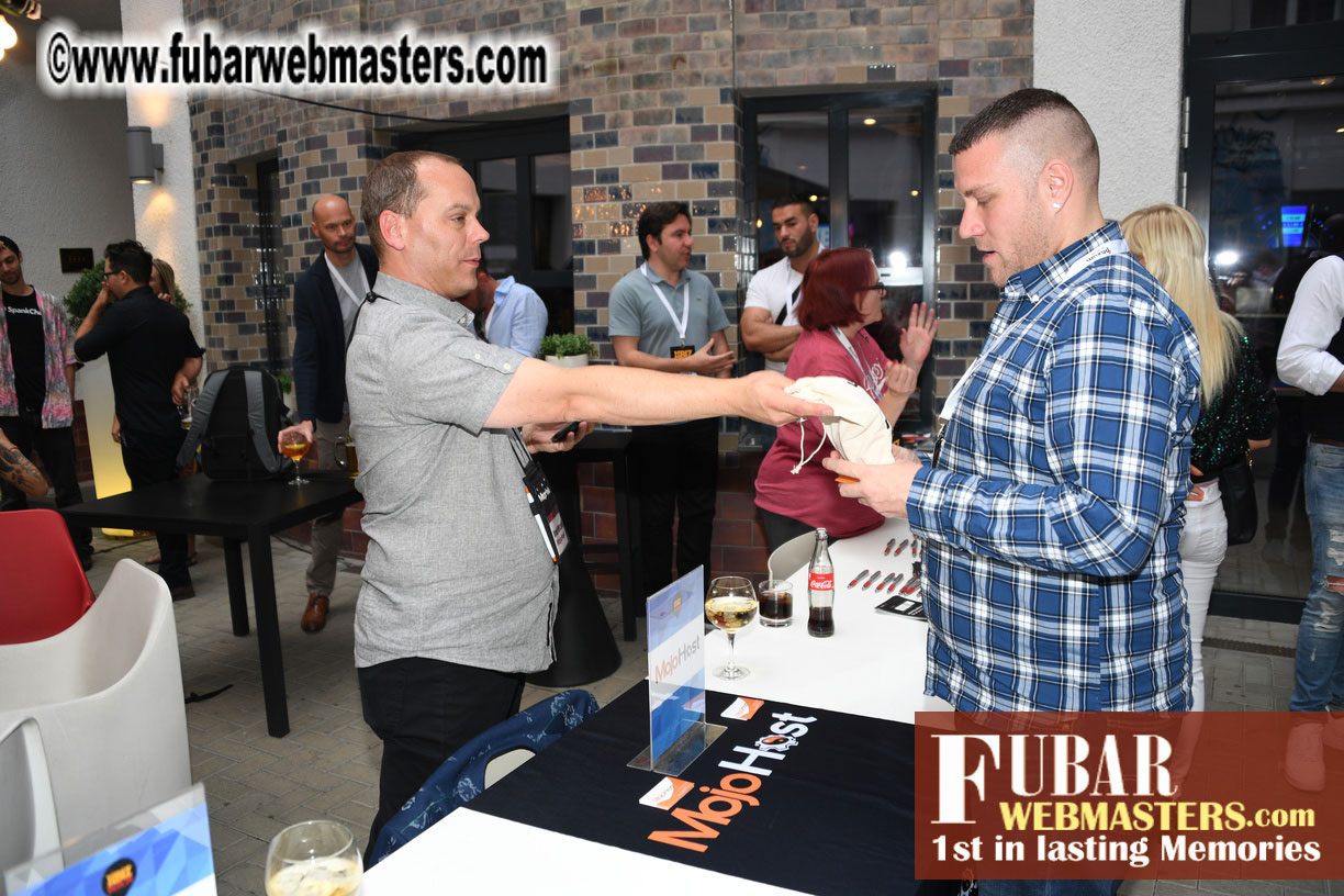 Mix & Meet Happy Hour