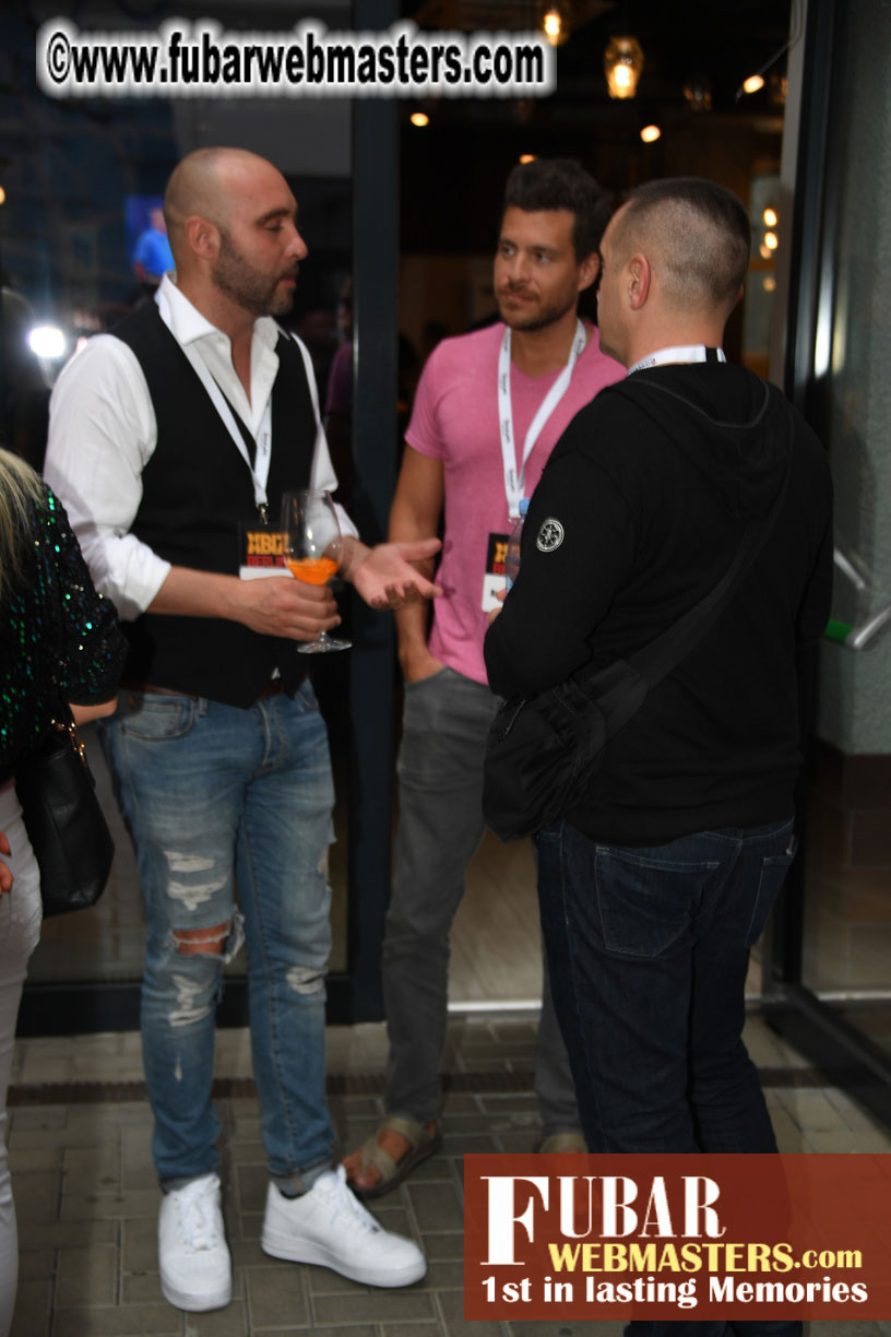 Mix & Meet Happy Hour