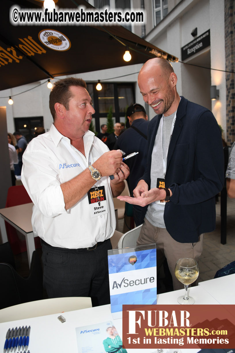 Mix & Meet Happy Hour