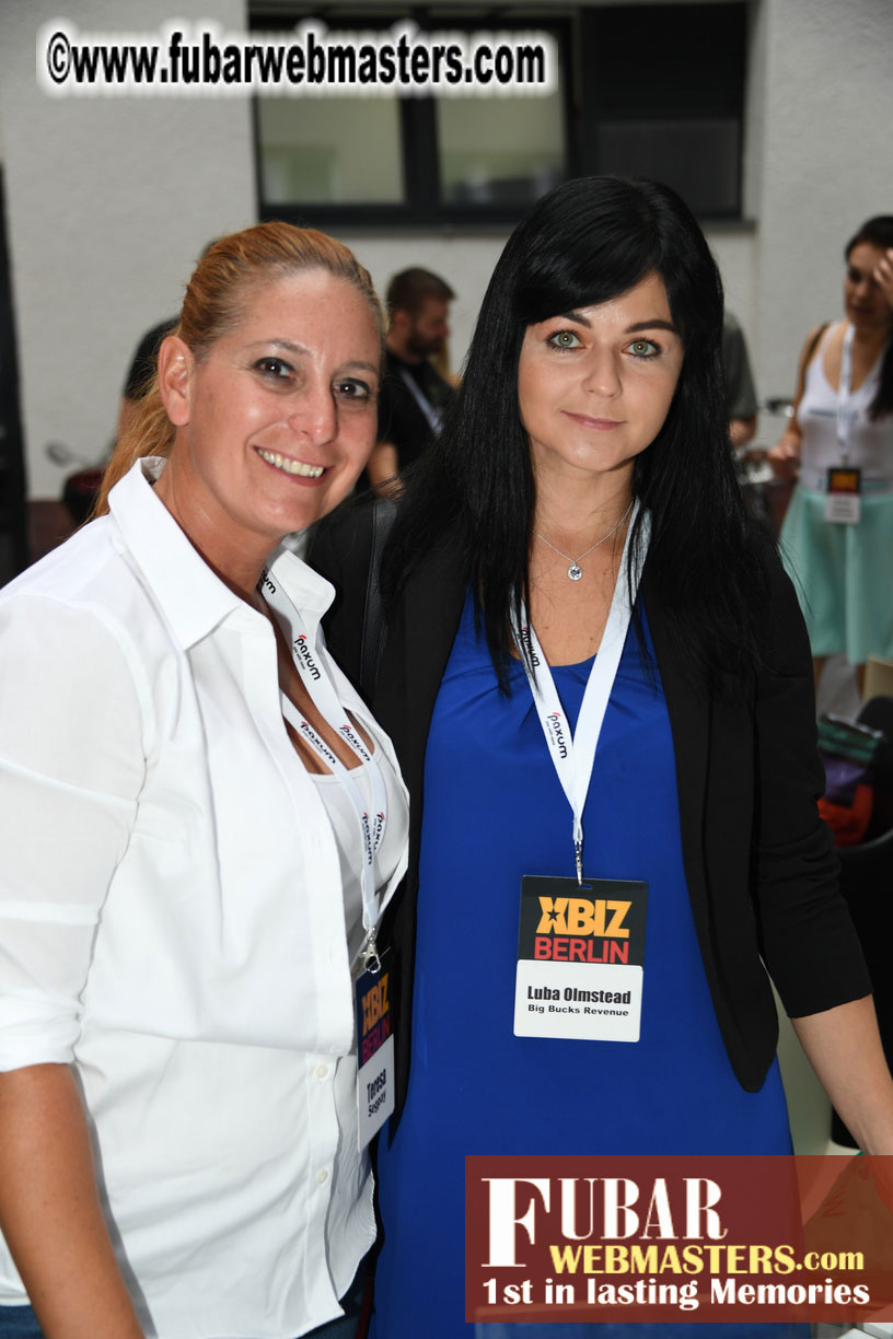 Mix & Meet Happy Hour