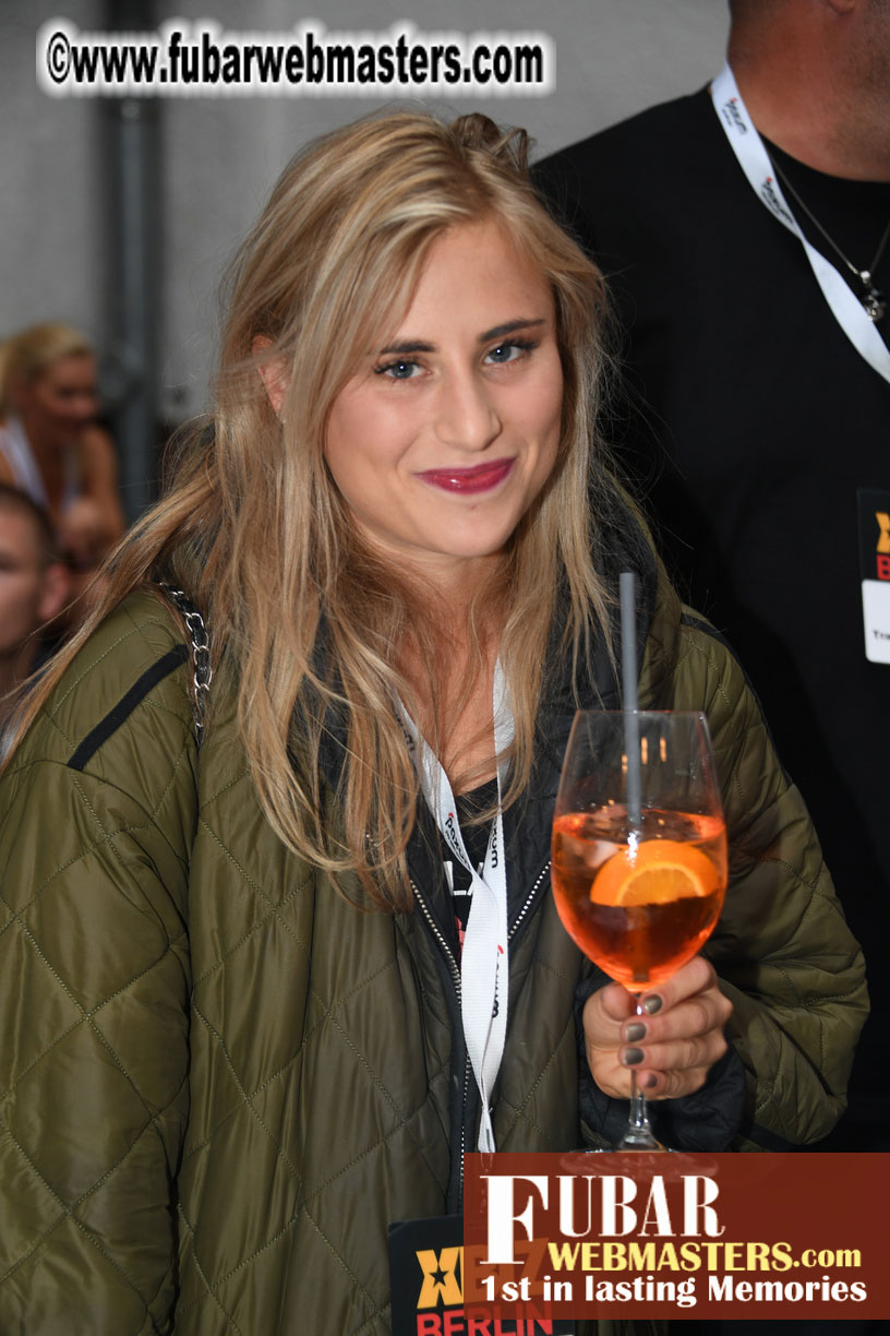 Mix & Meet Happy Hour