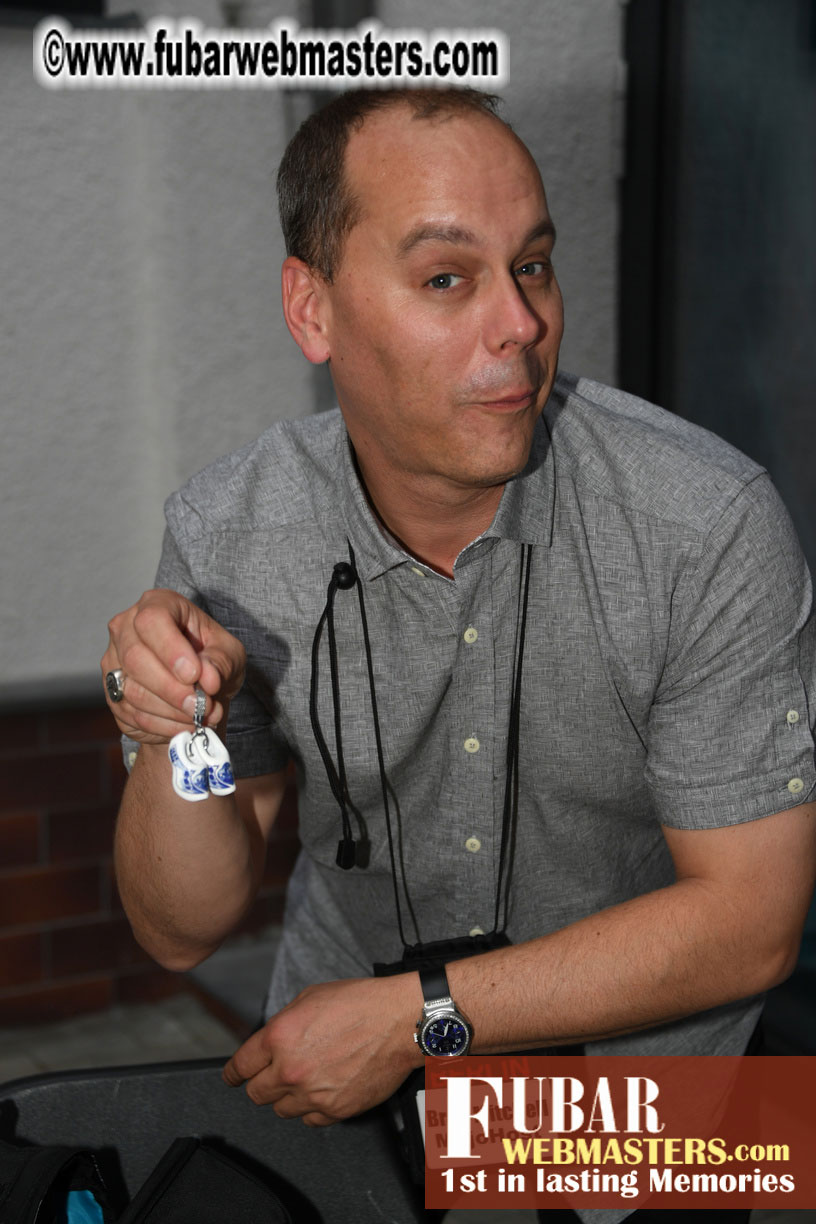 Mix & Meet Happy Hour