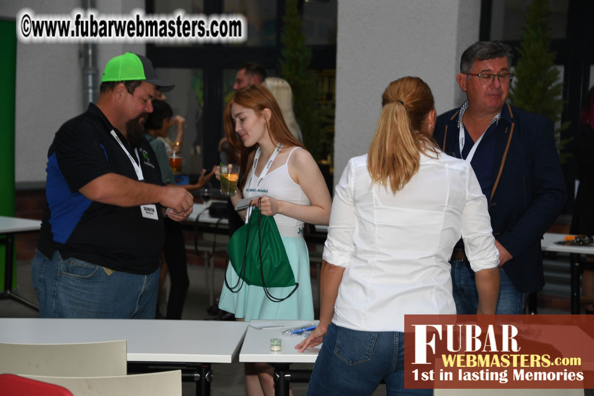 Mix & Meet Happy Hour