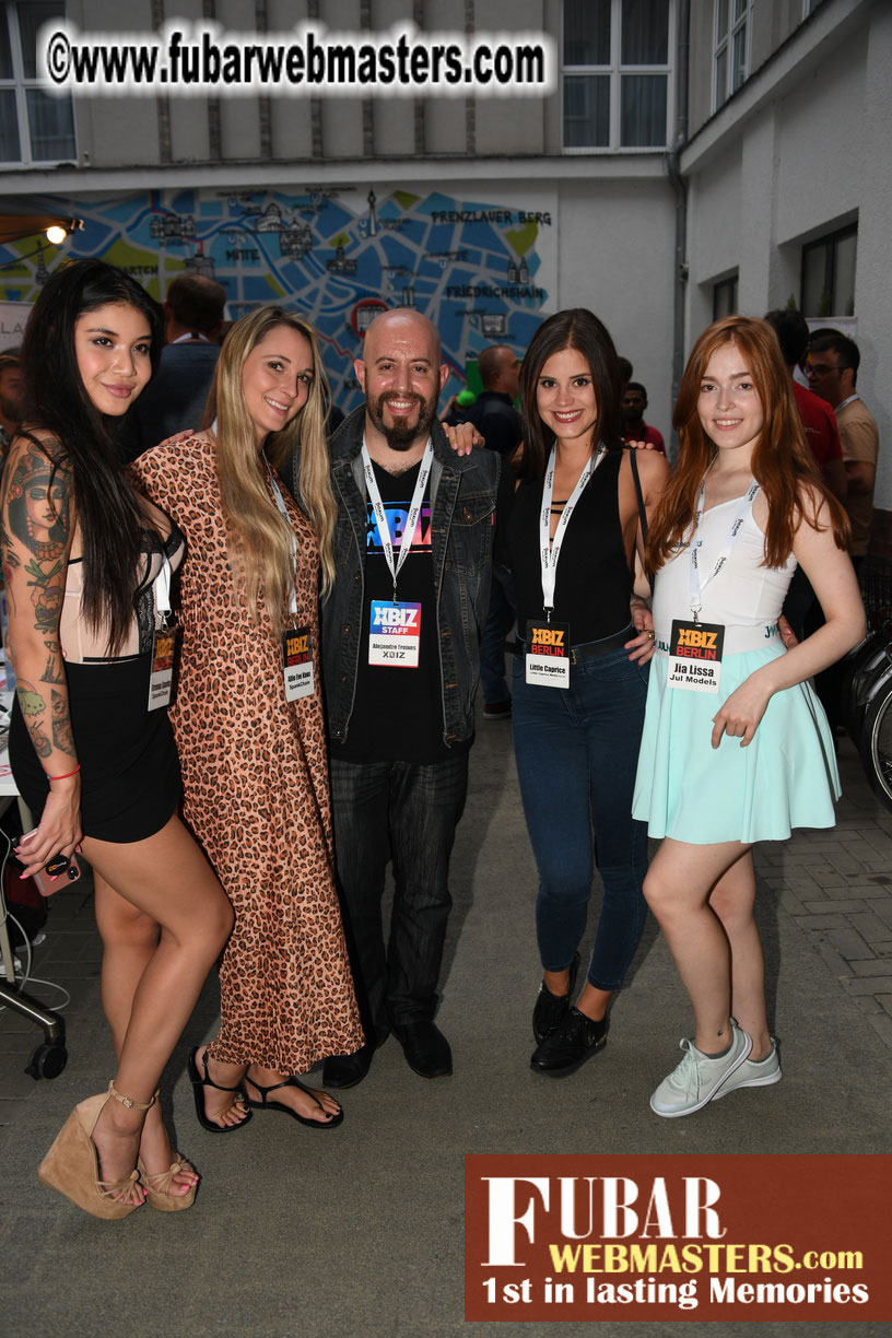 Mix & Meet Happy Hour