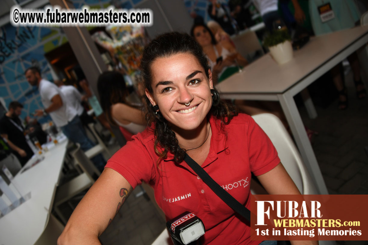 Mix & Meet Happy Hour