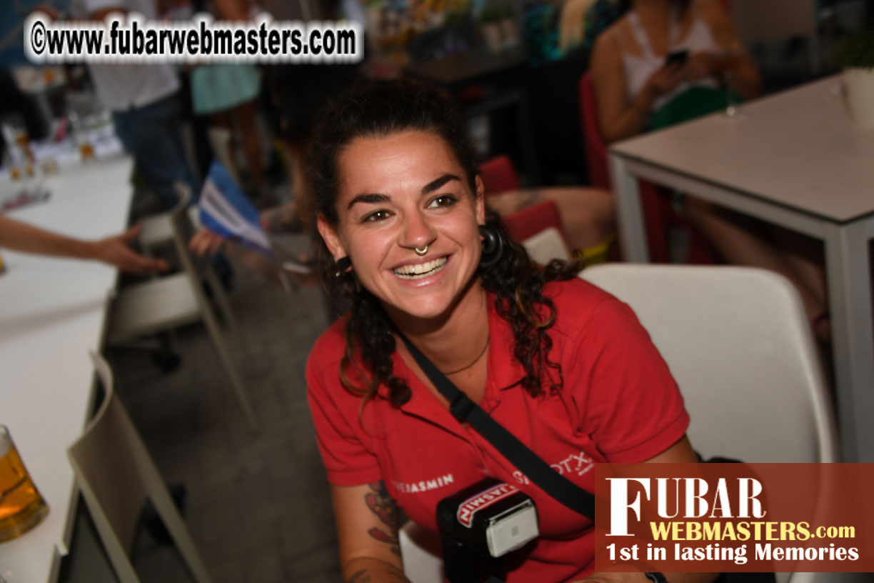 Mix & Meet Happy Hour