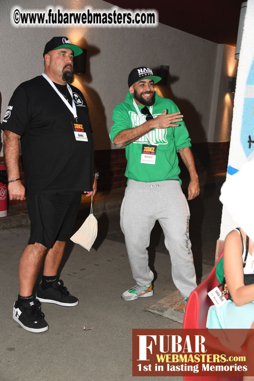 Mix & Meet Happy Hour