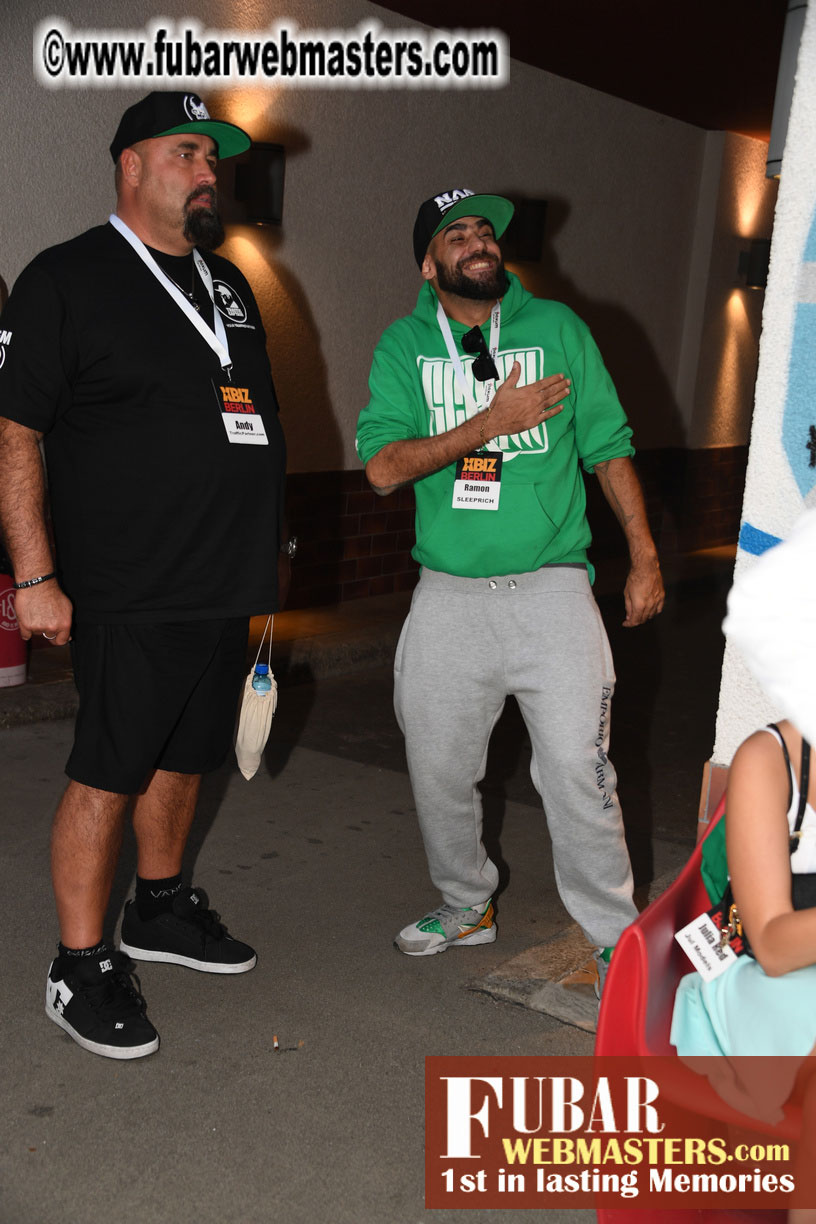 Mix & Meet Happy Hour