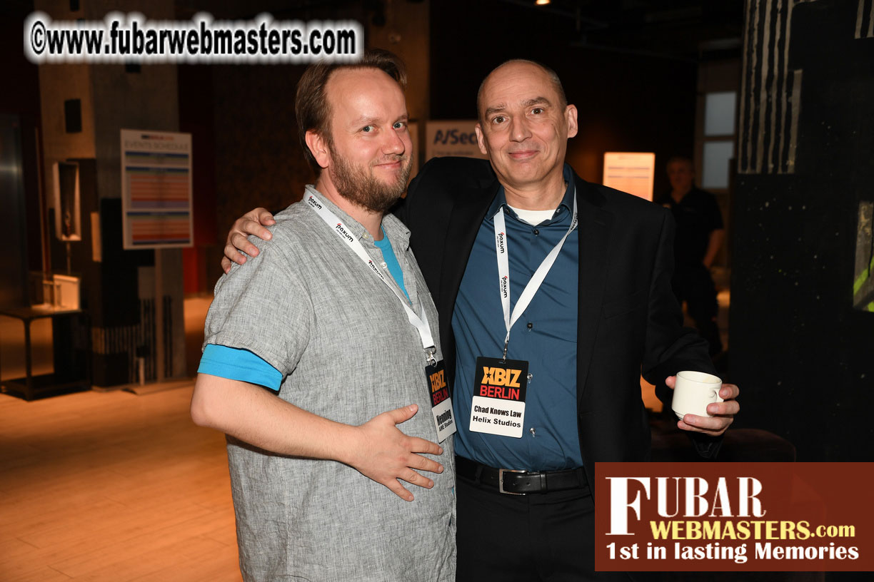 Mix & Meet Happy Hour