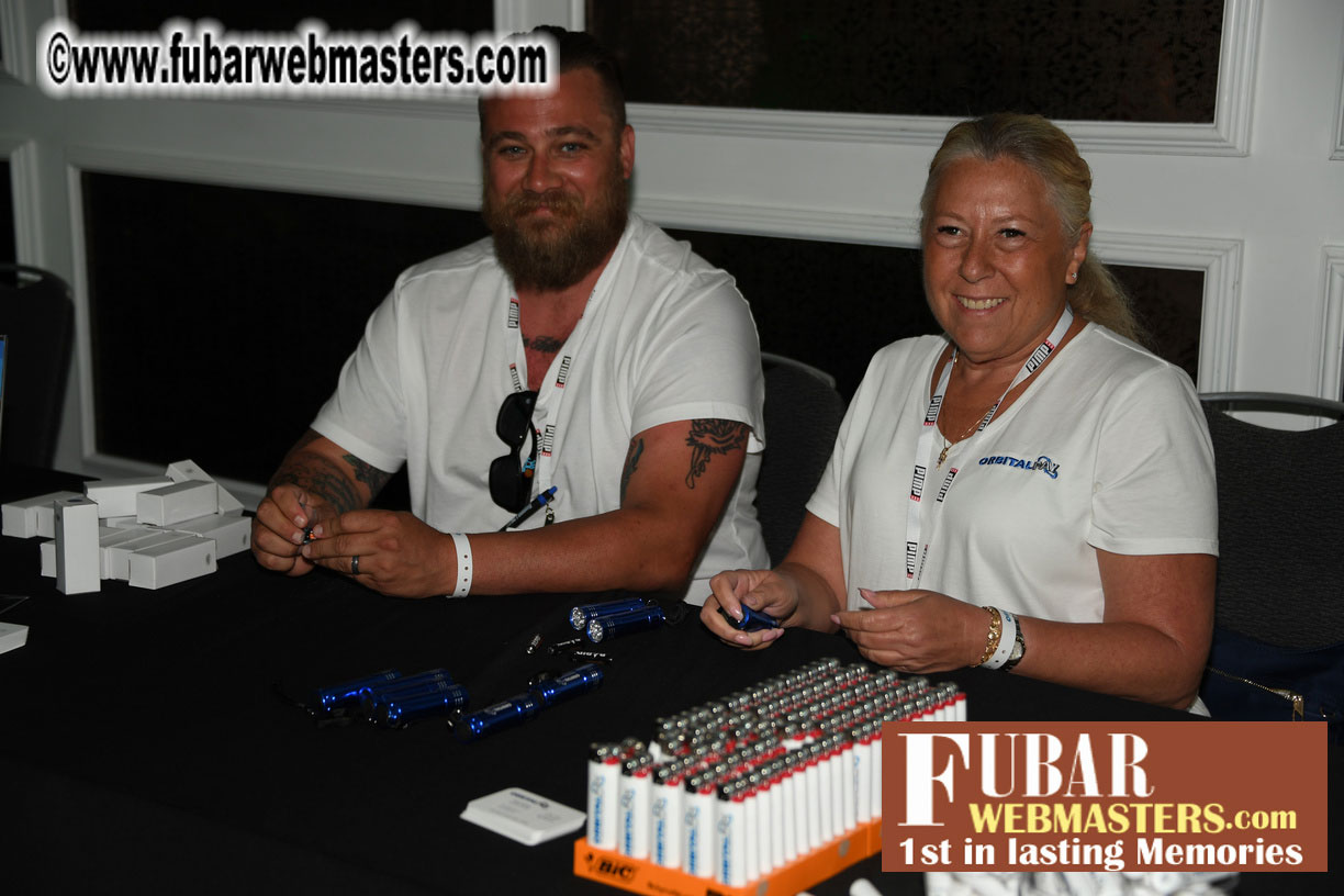 Mix & Meet + Happy Hour