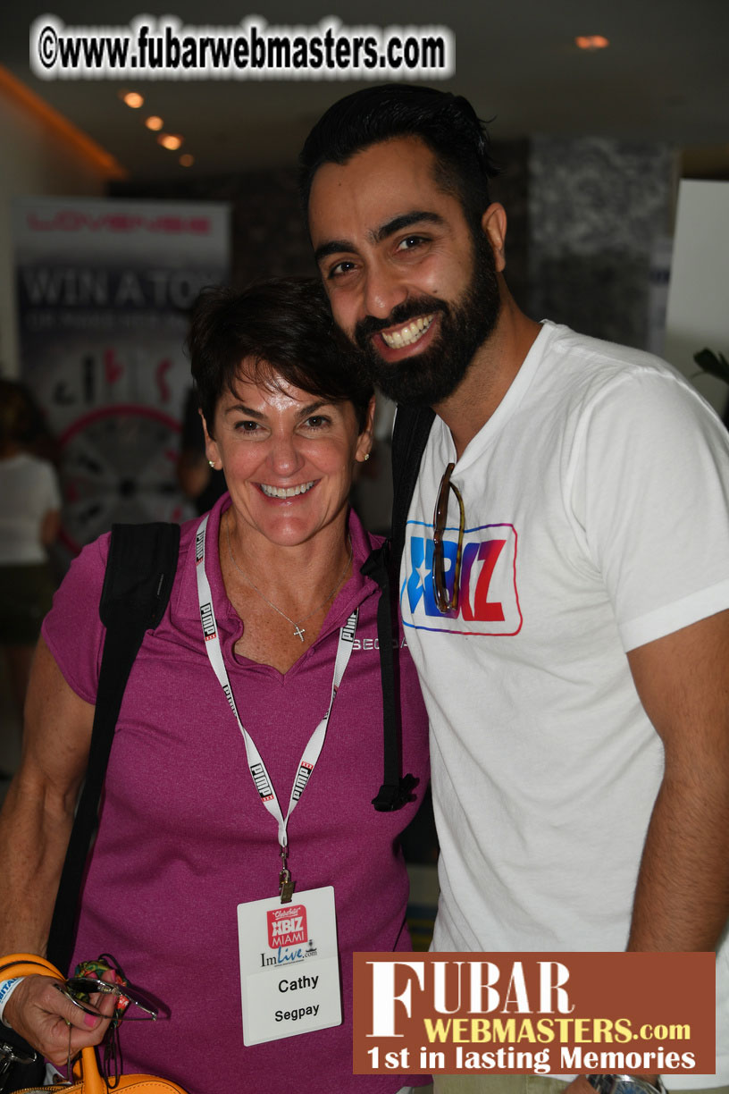 Mix & Meet + Happy Hour