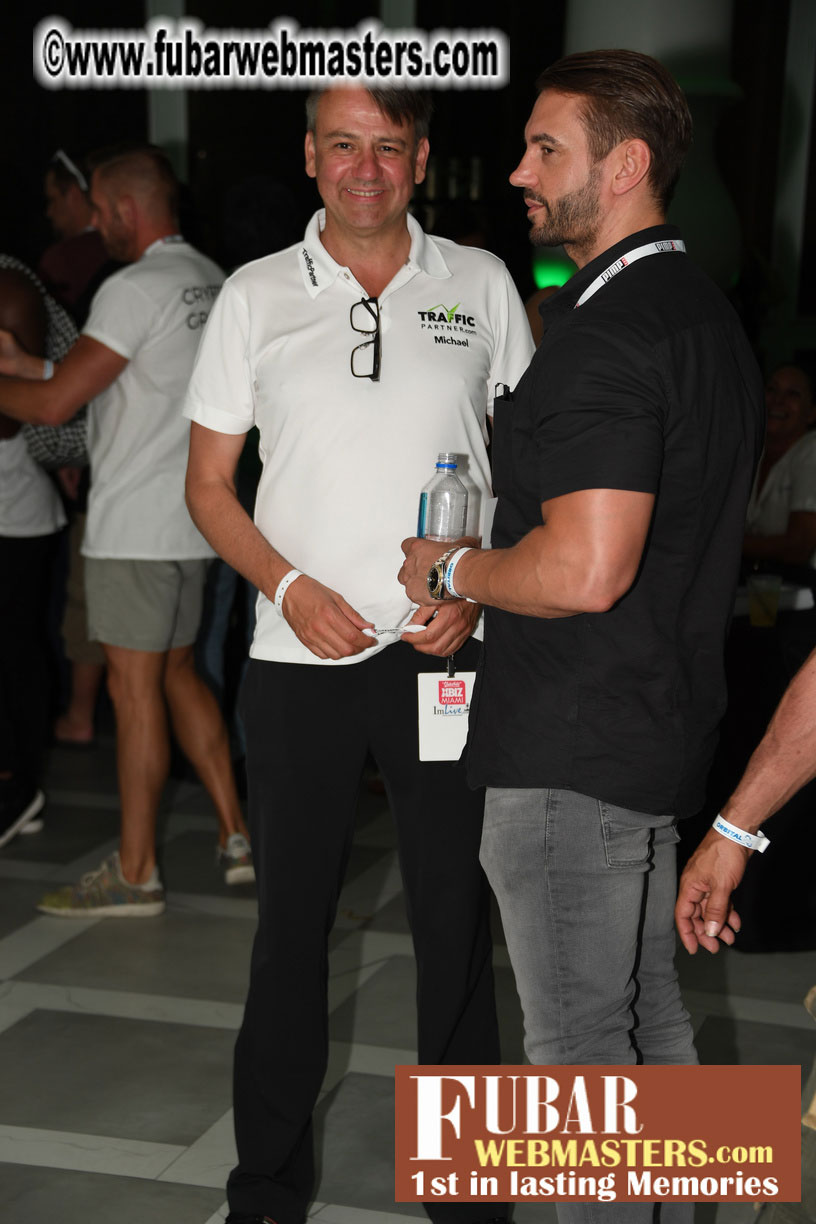 Mix & Meet + Happy Hour