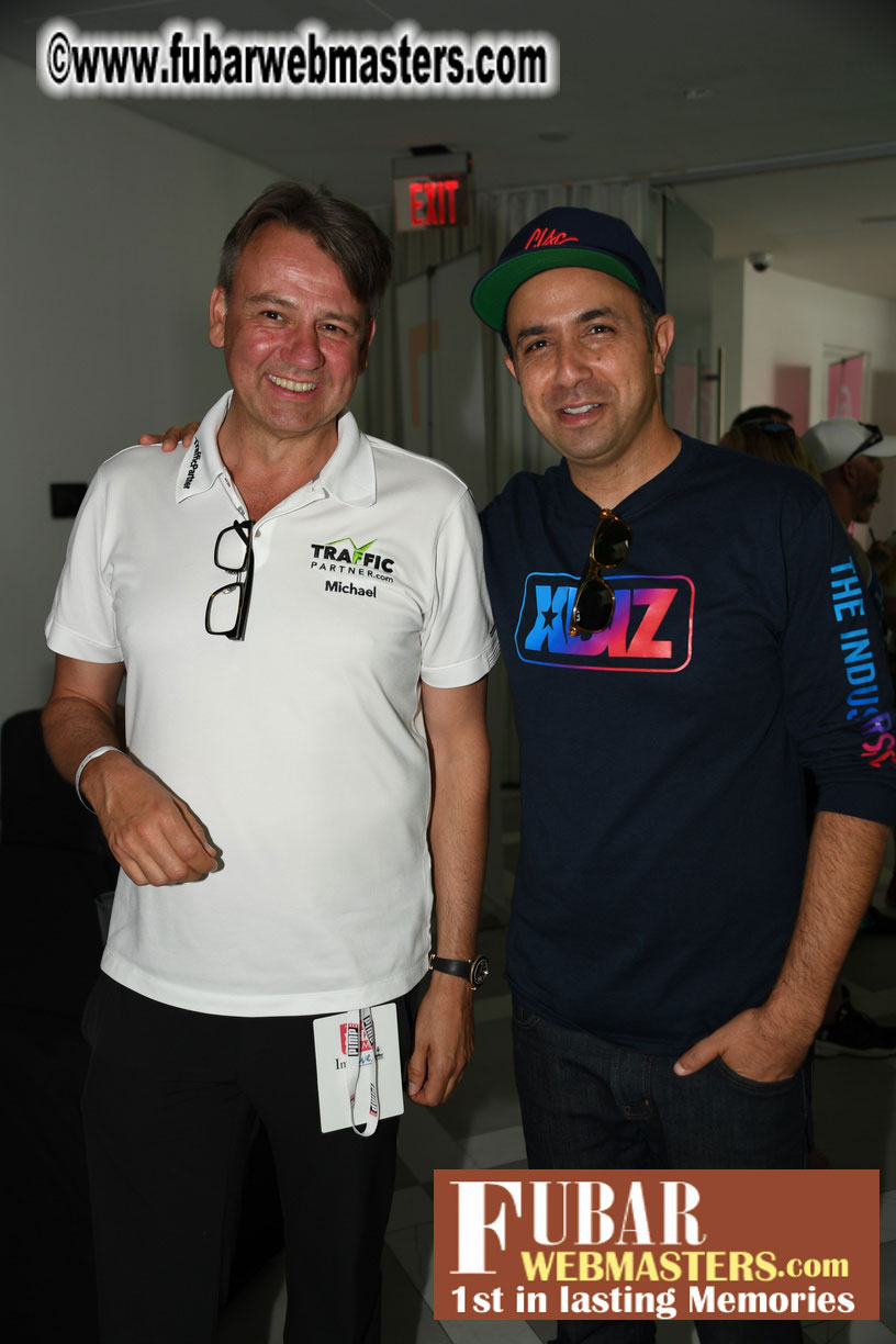 Mix & Meet + Happy Hour