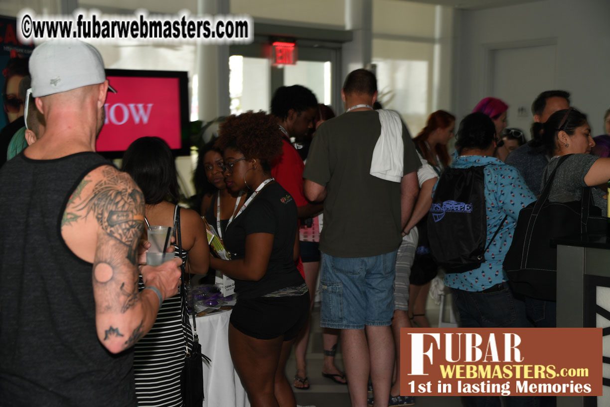 Mix & Meet + Happy Hour