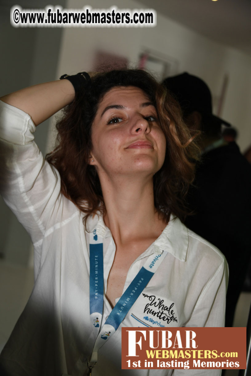 Mix & Meet + Happy Hour