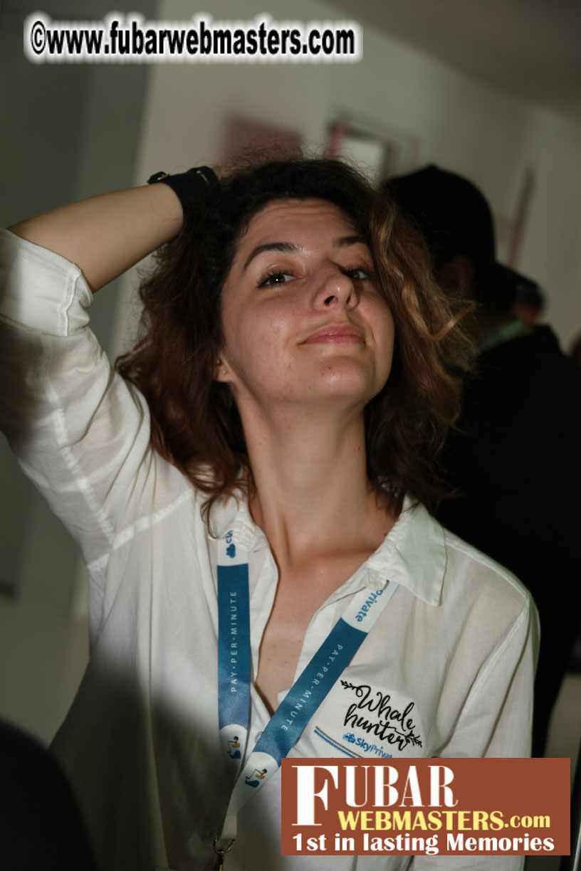 Mix & Meet + Happy Hour