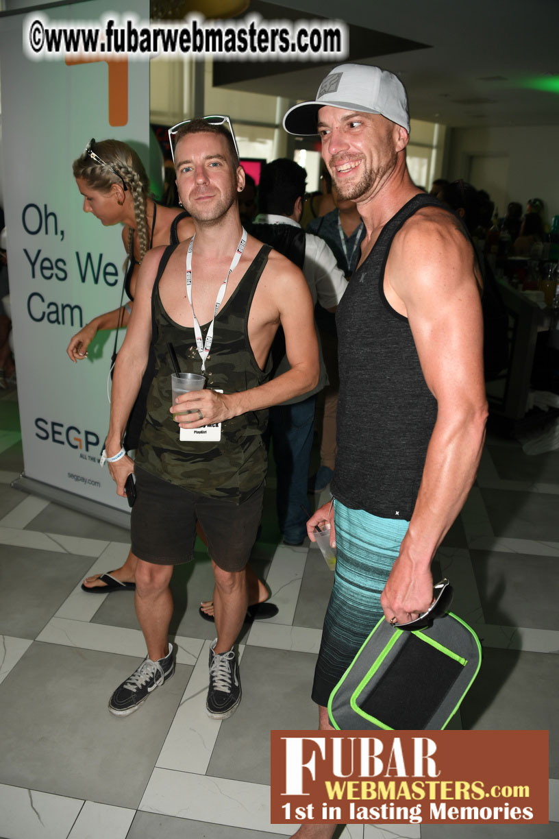 Mix & Meet + Happy Hour