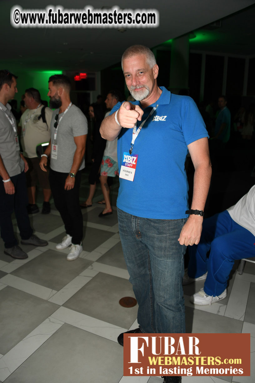 Mix & Meet + Happy Hour