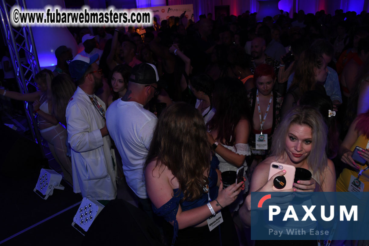 Special Guest Live Performance