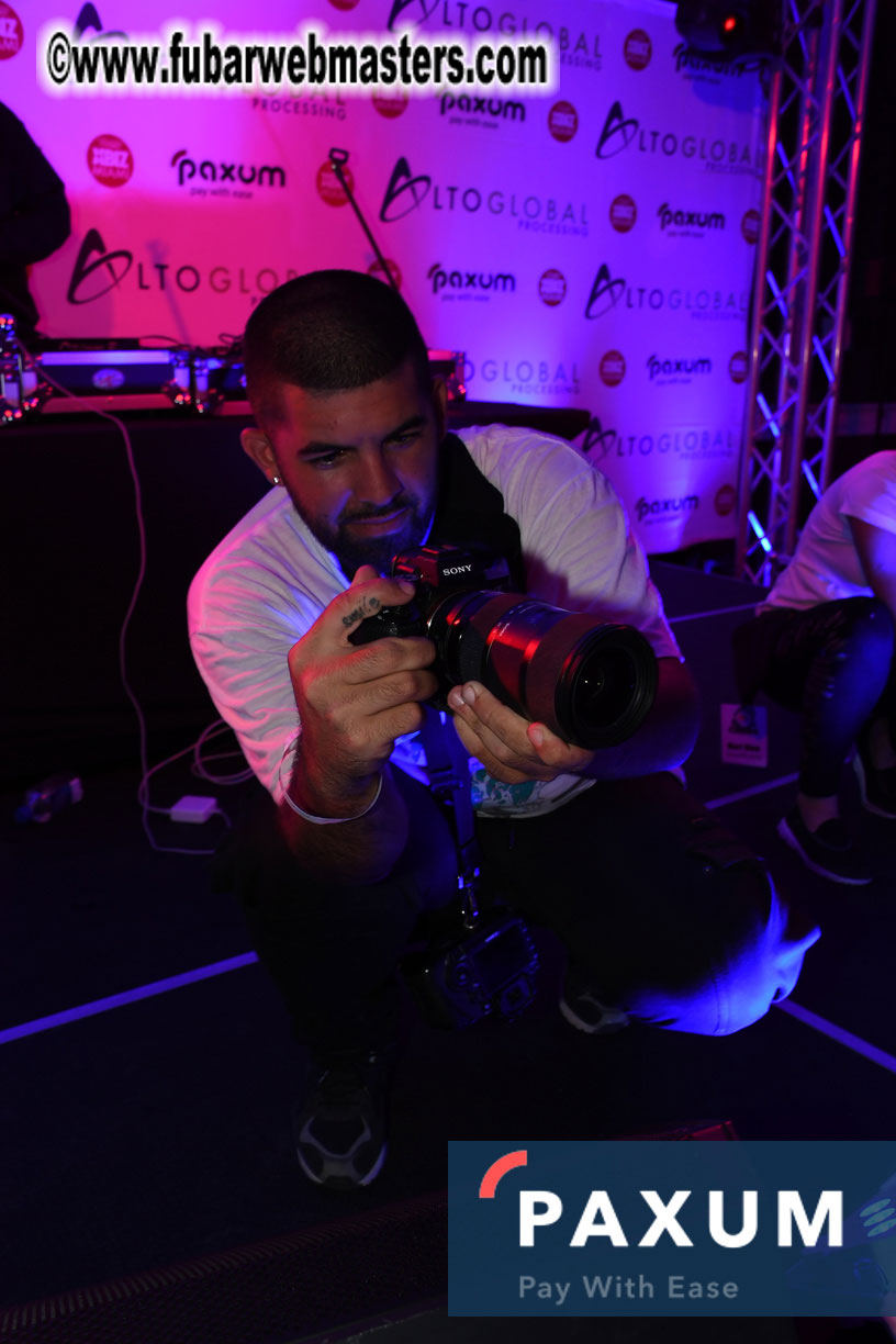 Special Guest Live Performance