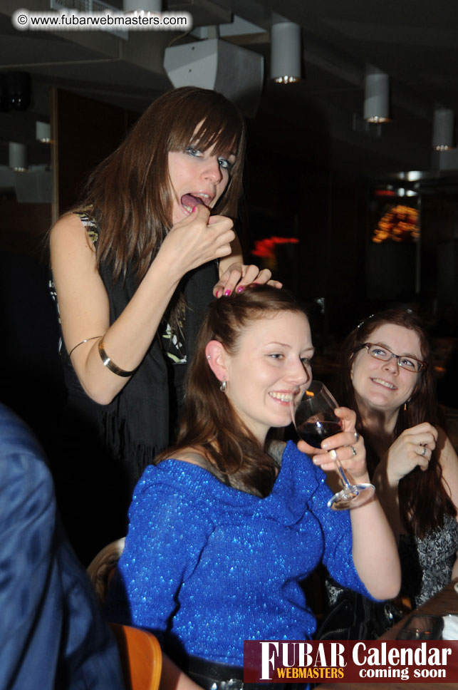 2Much.net Christmas Cocktails and Dinner