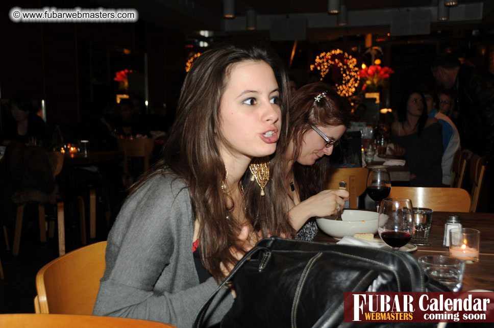 2Much.net Christmas Cocktails and Dinner