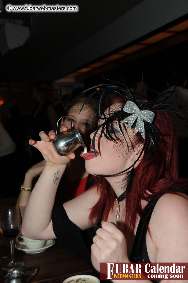 2Much.net Christmas Cocktails and Dinner