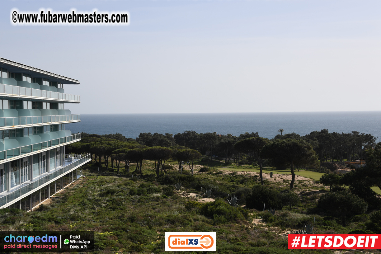 Pre-show MoJoHost Happy Hour