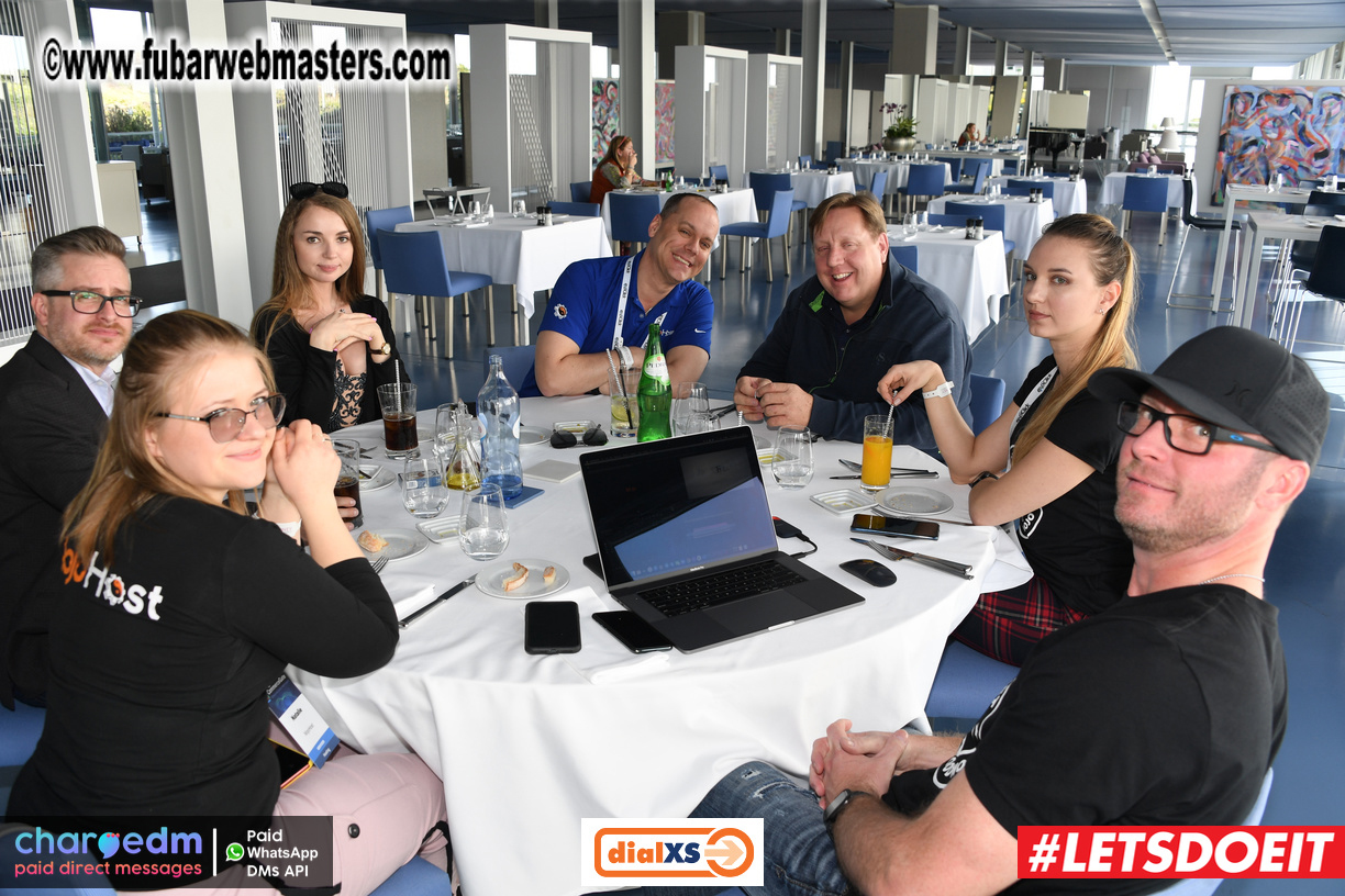 Pre-show MoJoHost Happy Hour