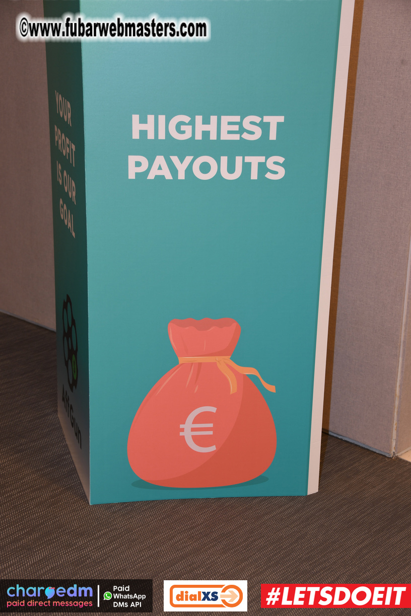 Pre-show MoJoHost Happy Hour