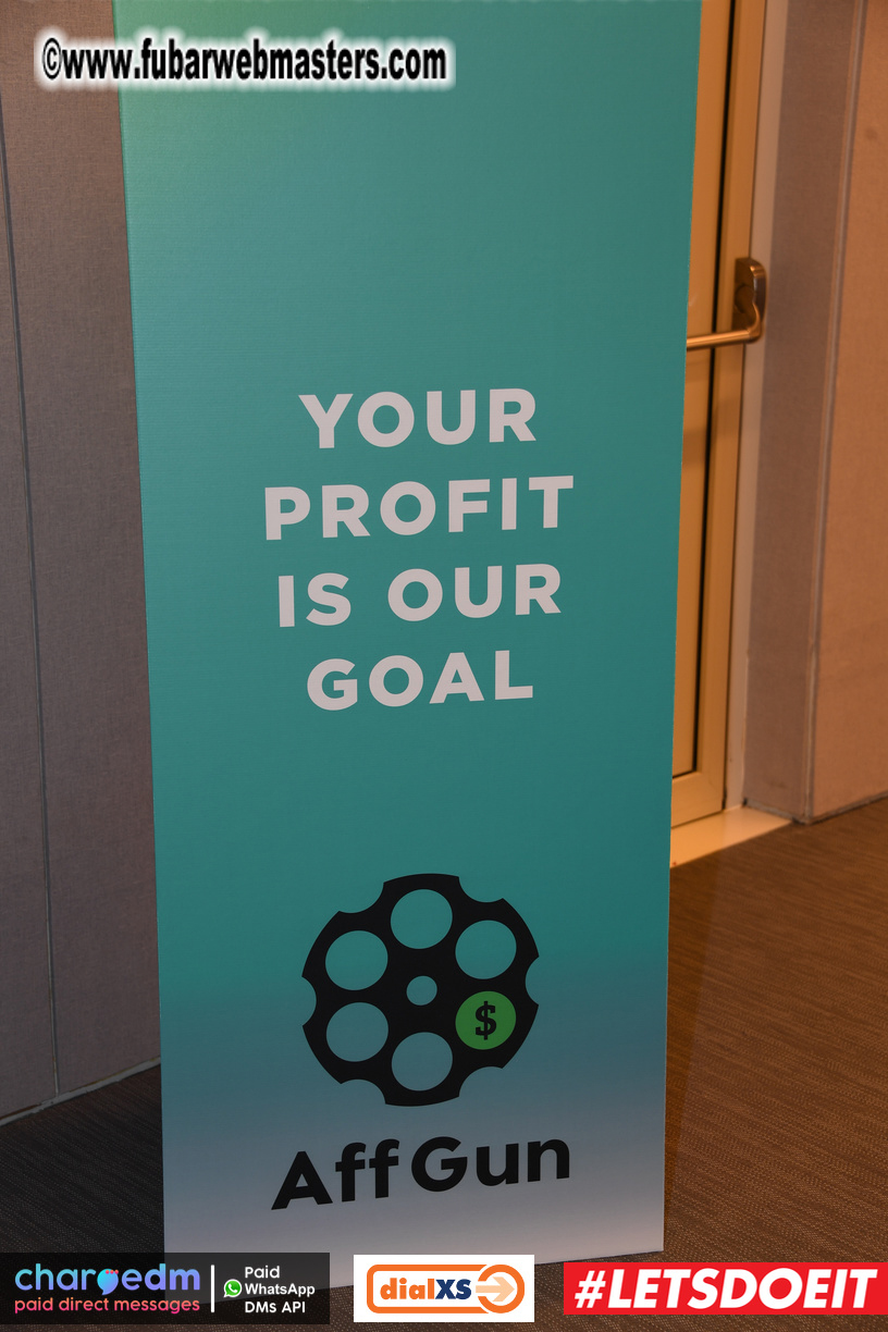 Pre-show MoJoHost Happy Hour