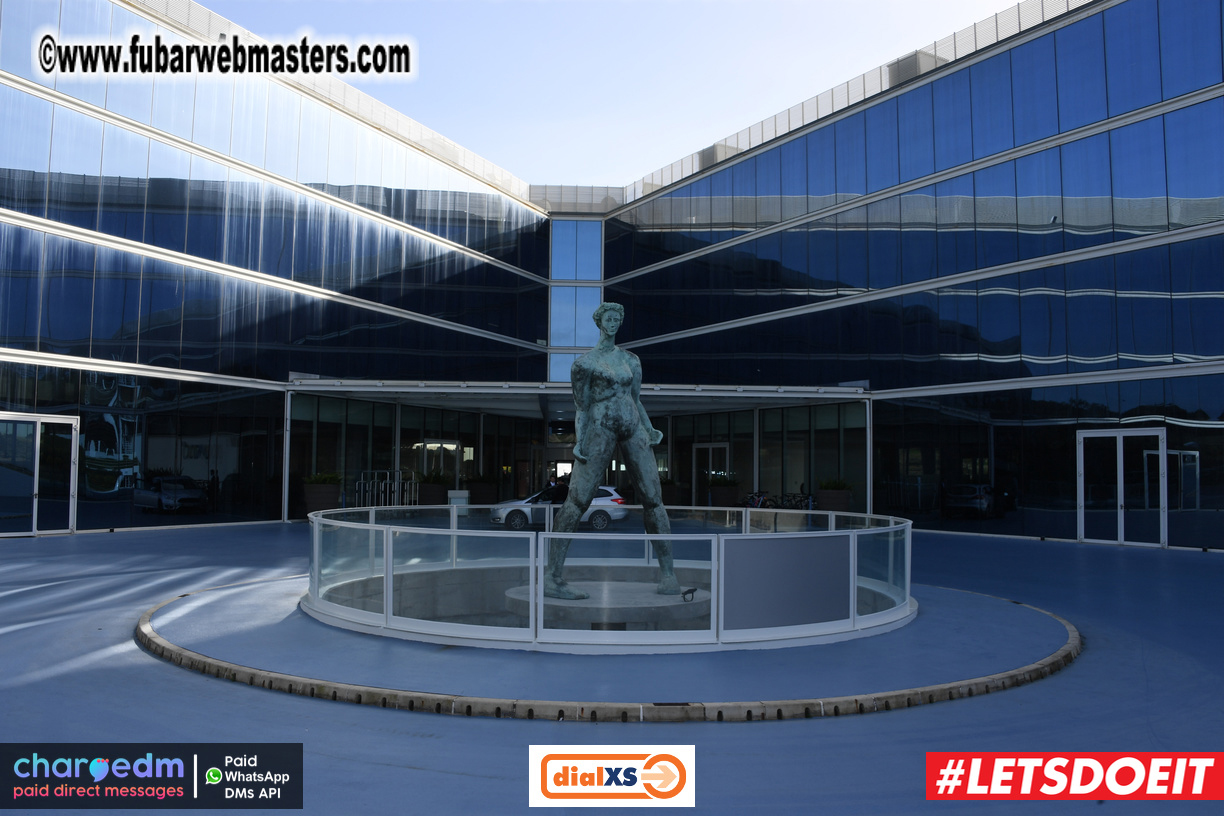 Pre-show MoJoHost Happy Hour