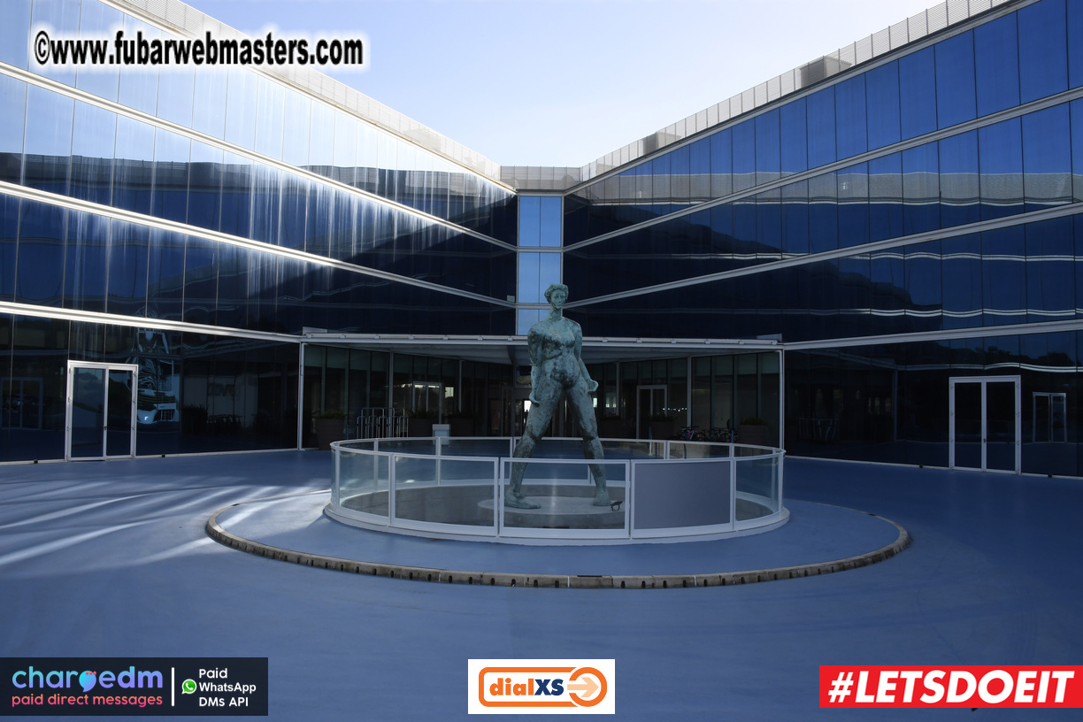 Pre-show MoJoHost Happy Hour