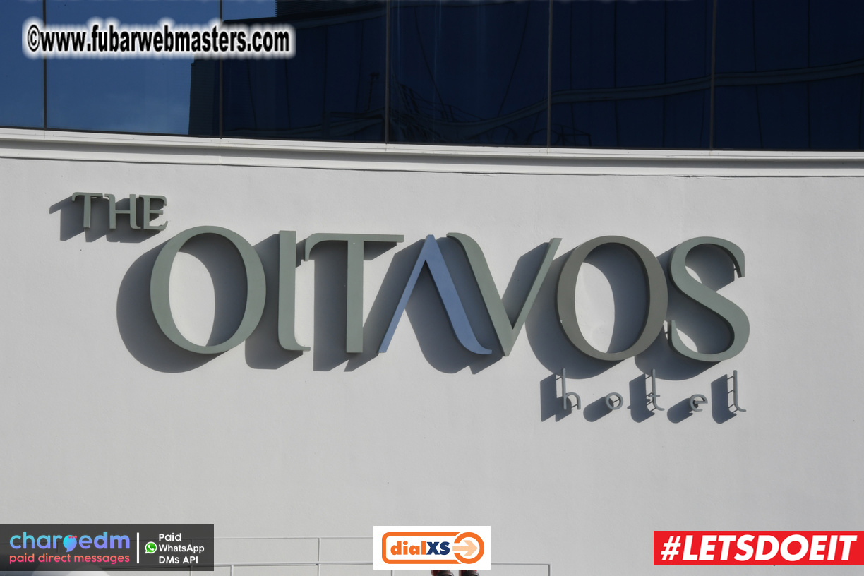 Pre-show MoJoHost Happy Hour