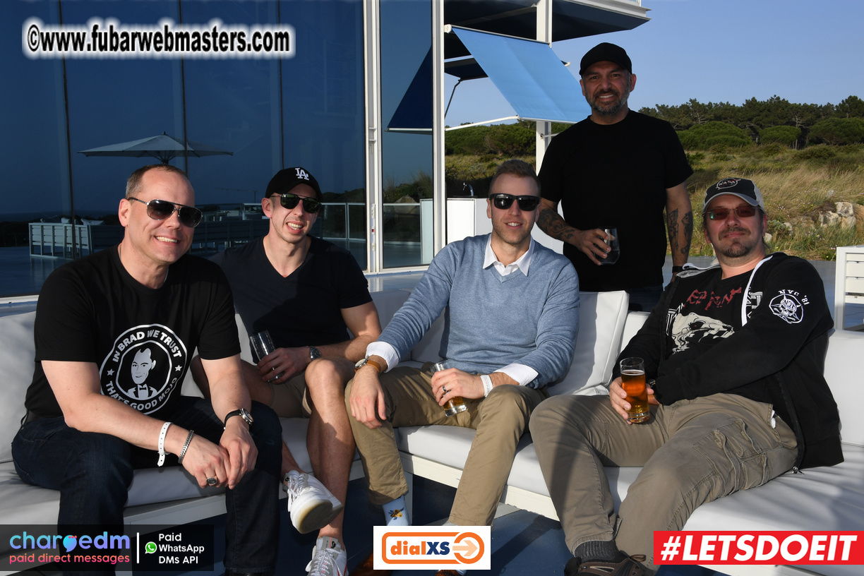 Pre-show MoJoHost Happy Hour