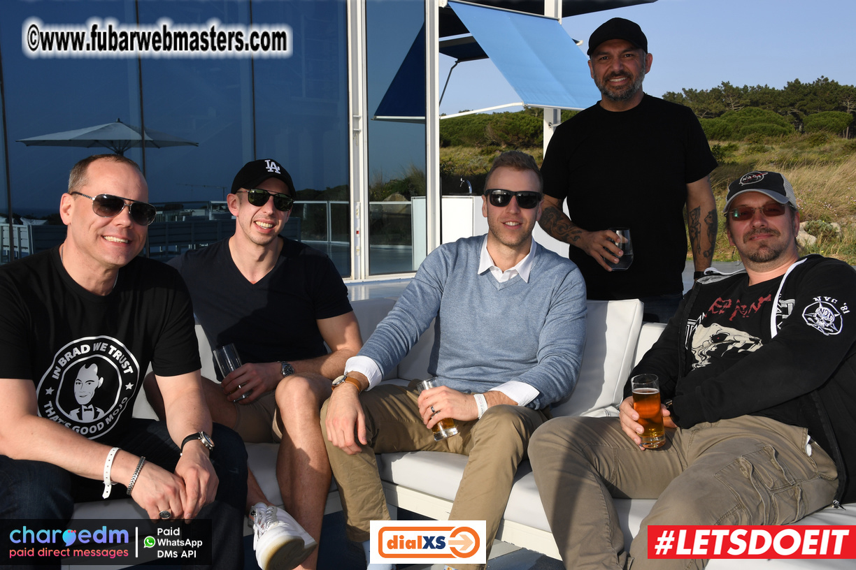 Pre-show MoJoHost Happy Hour