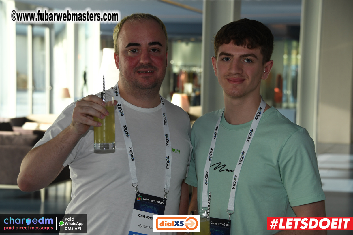 Pre-show MoJoHost Happy Hour