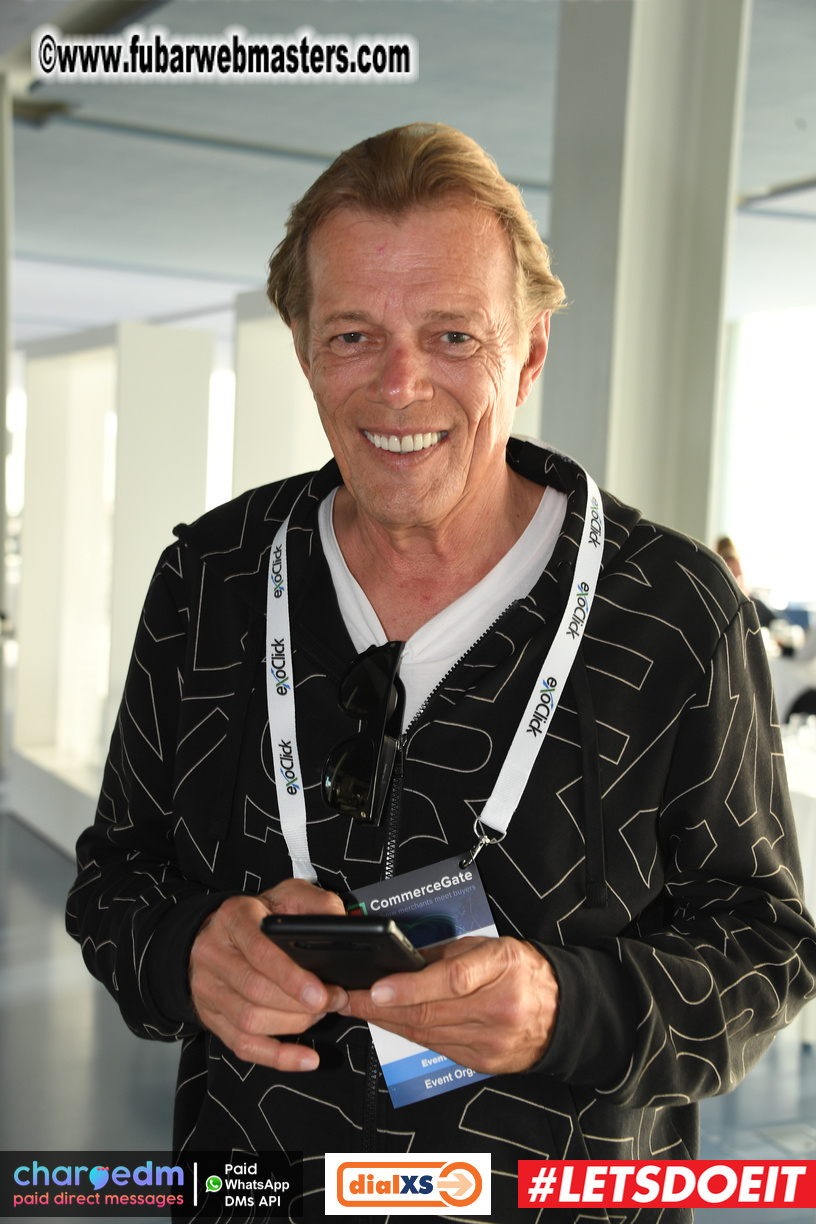 Pre-show MoJoHost Happy Hour