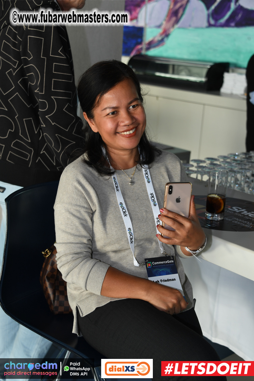 Pre-show MoJoHost Happy Hour