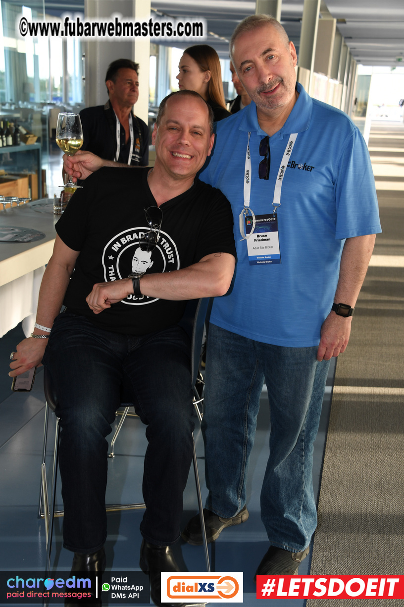 Pre-show MoJoHost Happy Hour