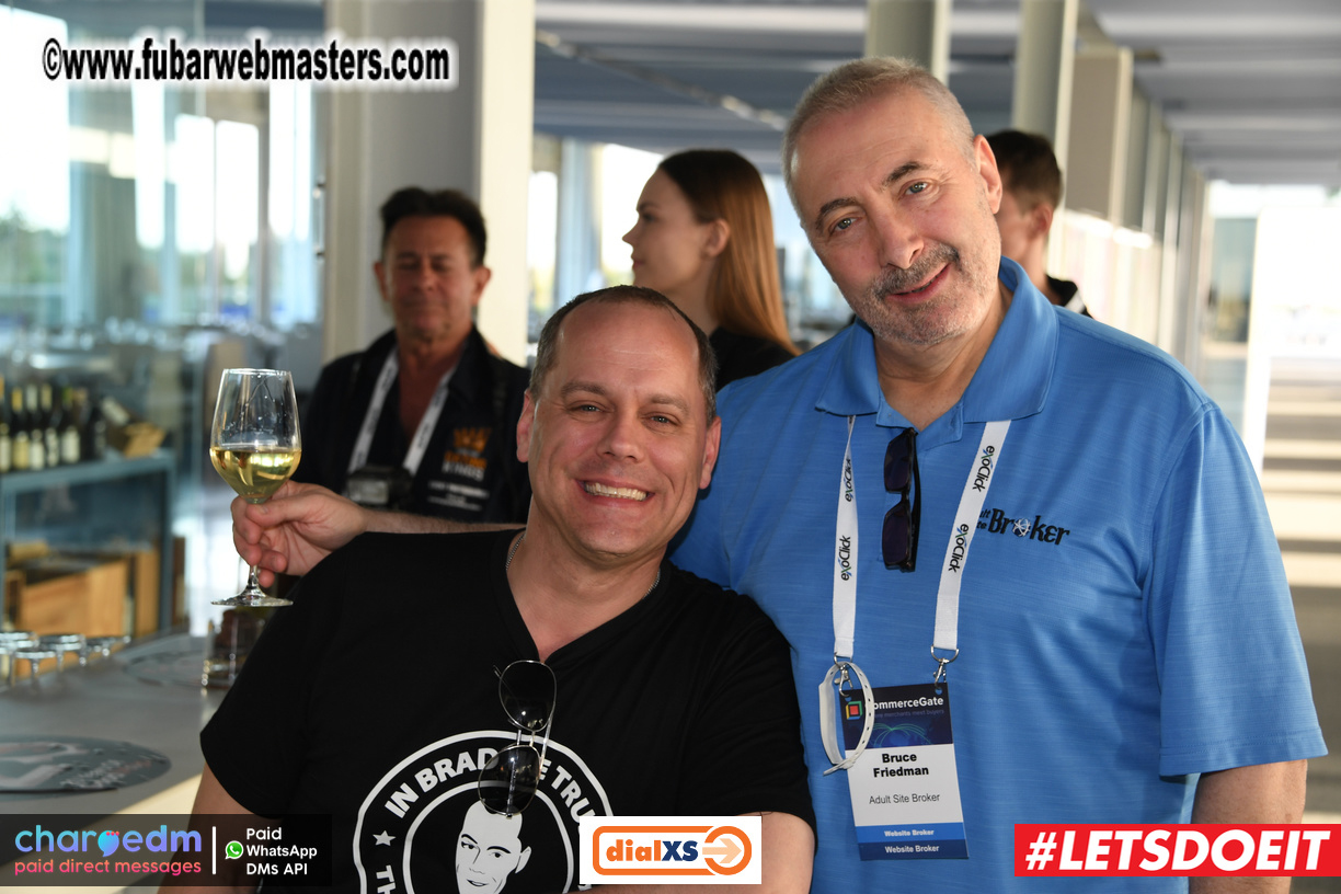 Pre-show MoJoHost Happy Hour