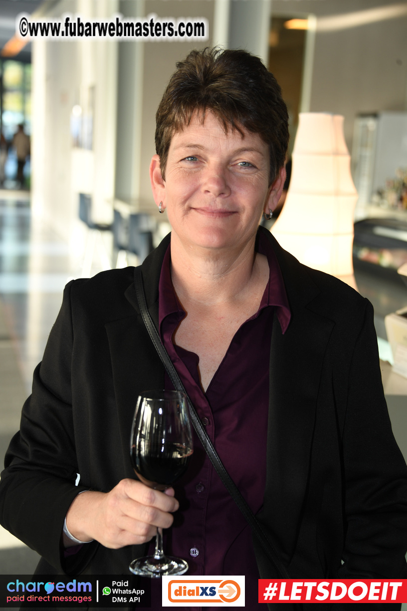 Pre-show MoJoHost Happy Hour