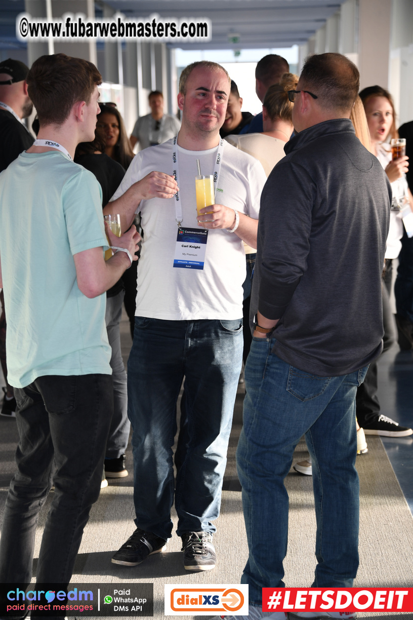 Pre-show MoJoHost Happy Hour